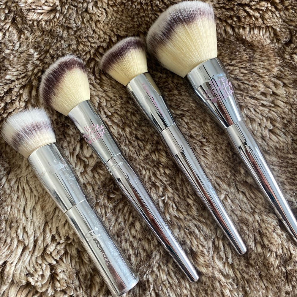 It cosmetic brushes